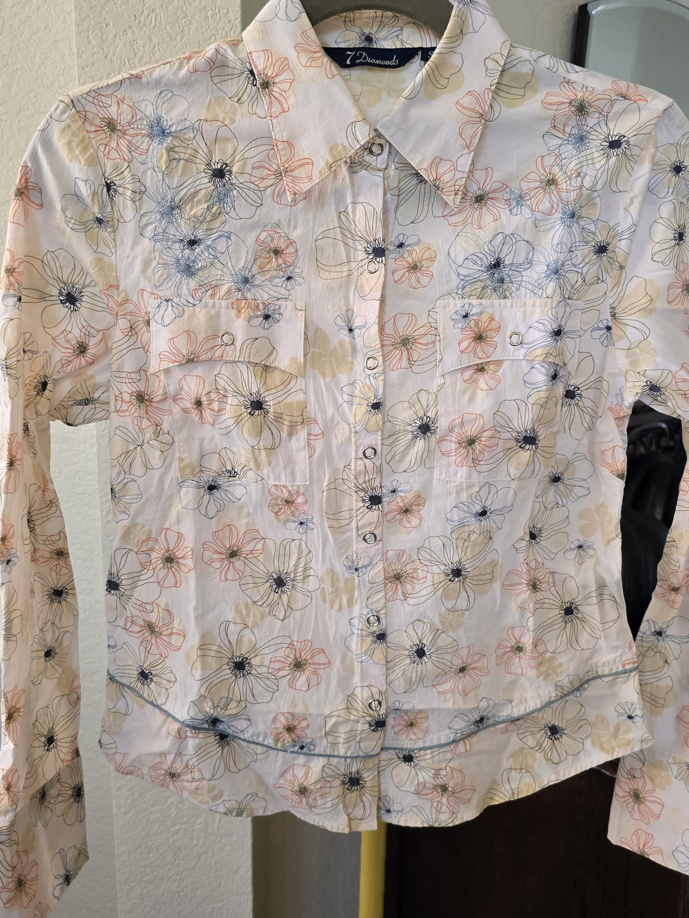 7 Diamonds White Floral Snap Front Western Women's Shirt Small